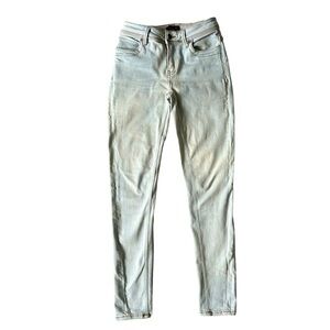 5/$25 Prana women’s light wash mid-rise jeans size 4/27